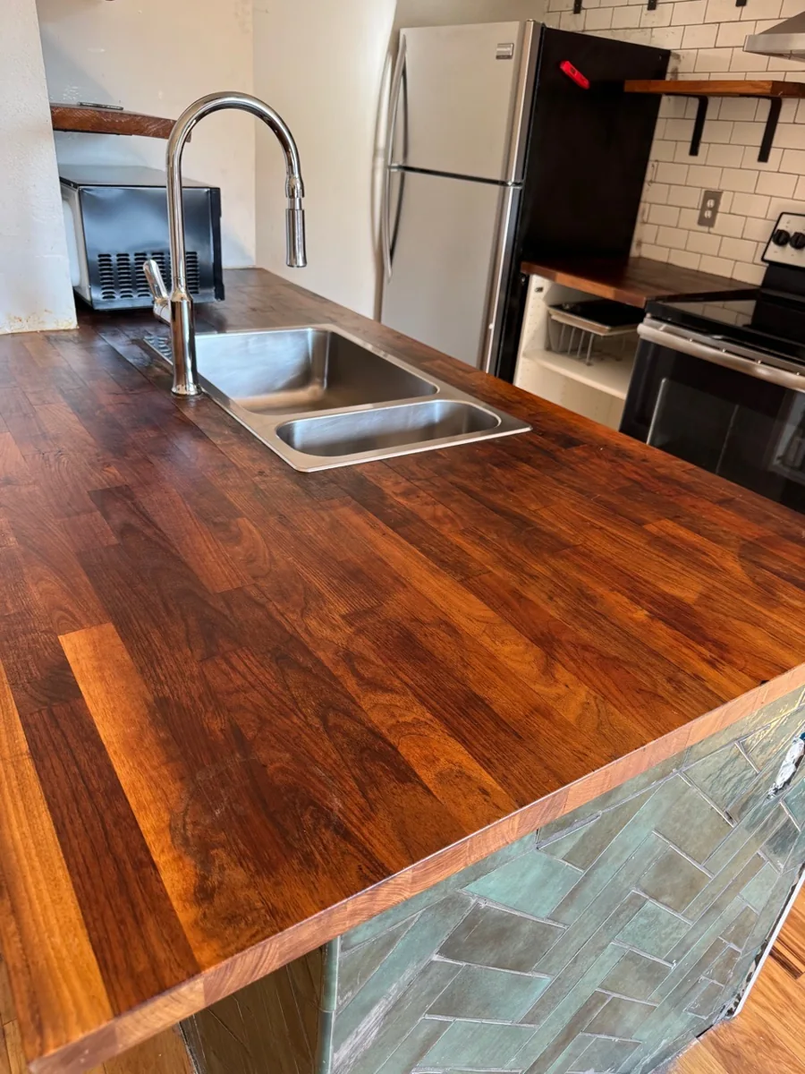 Kitchen and wood surfaces